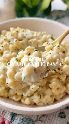 one pot creamy garlic pasta 🧄recipe is on my blog kennascooks.com #easyrecipe #pasta #dinner #food