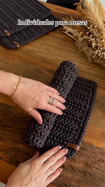 Individuales hermosos a crochet para mesas redondas