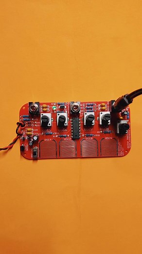 Exploring Analog Oscillators' Raw Waveforms and Textures