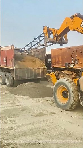 Unloading Efficiency: How Heavy Machinery Simplifies Construction Material Handling