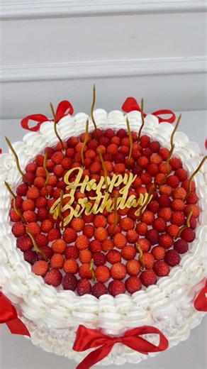 It’s My Birthday on Instagram: "Italian cake #italiancake #italiancakes #trendycakes #cakeart #cakesofinstagram"