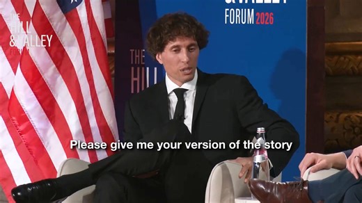 “中国做得极其高明的一点在于，他们彻底瓦解了美国模具制造这一传统技艺的传承。”@smartereveryday：“在美国制造这套模具需要花费6万美元，而我们只需1.5万美元就能搞定。德国人别无选择，只能支付这1.5万美元；随后他们将模具运往美国，并指示美国人利用这套模具进行零件生产。”“如果他们能切断这种‘智力链条’，他们就赢了。我认为这一招非常高明，而任由这种局面发生，恰恰证明了我们的愚蠢。”2026年“山谷论坛”（The Hill & Valley Forum）——————这并不是中国可以要“切断智力链条”，而是美国的工资和生活成本的螺旋上升最终只养肥了顶尖的那些人，其他的产业都没有竞争力，造成人才也稀缺，因为没有人愿意去进入这些行业。视频里说的这些冲压，注塑这些模具，美国贵的离谱不说，慢的也离谱。所以最后都是中国在做，而且模具都是有使用寿命的，就算运到美国，模具的所属权是德国公司，但最终维护，更换啥的还是要靠老中。这个问题怎么办，就是要看根本：我说过美元这种强势货币，加上高收入高成本的生活，最终给予美资企业无与伦比的“收购能力”，那硬币的另一面就是给了美国制造极低的竞争力，除非是