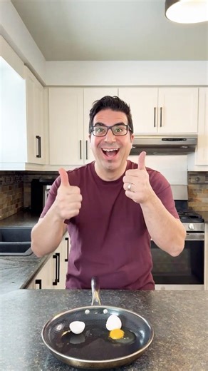 Cracking Eggs Like a Pro! 🥚👨‍🍳 #shorts #eggs