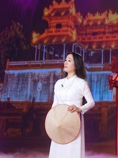 Rồi anh đi biền biệt, để Huế nhớ Huế sầu, để Huế héo Huế gầy #ThanhThanhHien #hoaduongentertainment