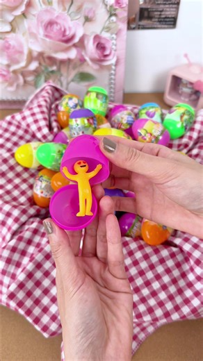 Say goodbye to the sugar rush! If you need candy-free Easter eggs for school or just want cooler prizes, this 32pc pre-filled set is IT! #easter #easterbasket #prefilledeasteregg #easterhunt #easterbunny