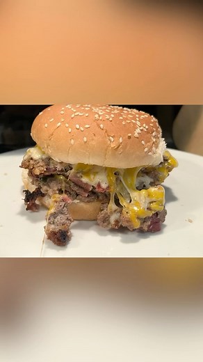 13K views · 123 reactions | First time I ever made Deer Crack Burgers filming 1 handed 藍藍 #burgers #deliciousfood #july2025 | Hymel’s Kajun Kitchen | Facebook