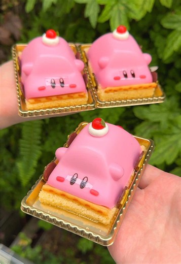予約なしで買える東京駅のカービィカフェ🎂 カービィをイメージした可愛すぎるケーキやプリン、ティラミスがテイクアウトできる( ⊃'-'⊂ ) 📍東京駅「KIRBY CAFÉ Petit 東京駅店」 #東京グルメ #東京カフェ #カービィ #kirby #japanesefood