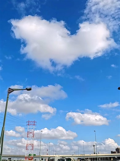 A refreshing 4K driving scene in Tokyo, Japan. Captured from a POV perspective while driving across a bridge, this video features a wide open sky with a rare heart-shaped cloud floating unusually close. In the distance, cars flow smoothly along the expressway, adding motion to the calm and spacious urban atmosphere. Explore more high-quality footage in my full portfolio: Adobe Stock: http://stock.adobe.com/jp/contributor/212472143/wardenjpfootage?load_type=author&prev_url=detail Shutterstock: ht