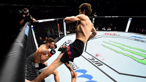 《功夫搏击》男女混摔现场！比赛激烈时突然开始十指紧扣众嘘声一片