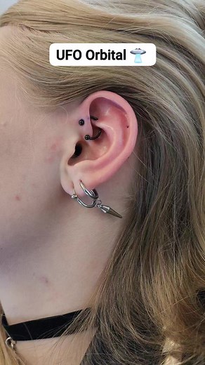 Thank you @vero.d.w for the trust and for being so still. Here's a rare UFO orbital piercing. These look so cool, but the pain scale on these are really high, and the healing is a little tough, but with patience and some TLC, everything should heal perfectly. DM me if you have any questions. . . . #ufoorbital #forwardhelixtorookpiercing #rooktoforwardhelixorbital #orbitalpiercing #cartilagepiercing #uniquepiercings #earpiercinginspo #cartilagepiercing #safepiercing #piercingnearme #orangepiercer
