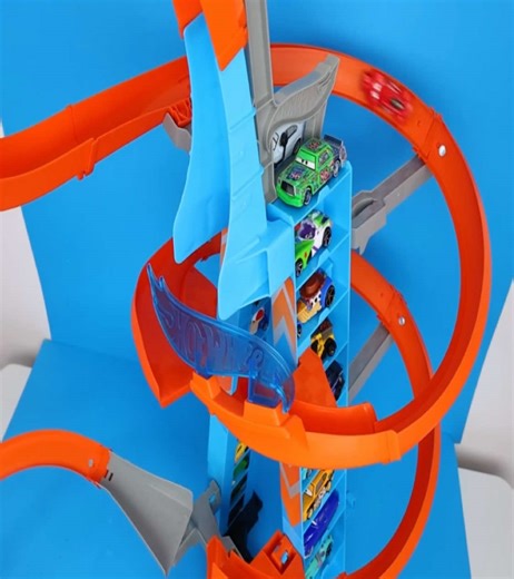 Smallest vs Biggest Hot Wheels Tracks Explained