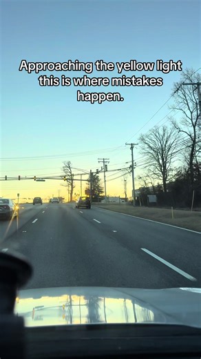 Approaching the yellow light… 👀 This is where awareness matters. Watch closely and count how many cars turned into the wrong lane. Not every driver is doing it right and recognizing those mistakes helps you stay safer and more confident on the road. Drop the number in the comments ⬇️ #DrivingAwareness #YellowLight #LaneDiscipline #DriversEdu #TikTokCreatorSearchInsightsIncentive