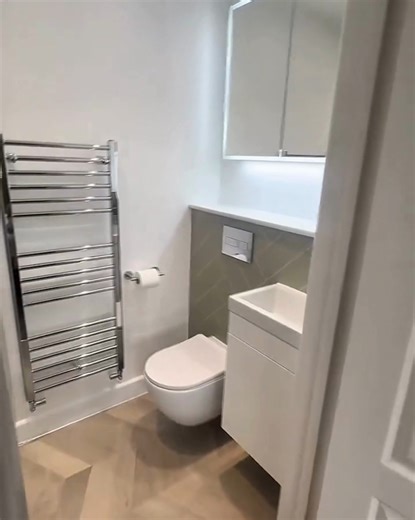 Add a subtle pop of colour to your bathroom with Multipanel 💚 Our award-winning Sage Green Herringbone tiles are a great way to add colour to your bathroom without dominating the entire room. Available across metro and large tile effects, as well as a plain decor in the Pure Collection - order a sample today on our website: https://bit.ly/41x70Kv 📽️ Mead's Plumbing | Multipanel