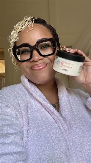 SEYMIANE • Créatrice de contenu & Future Maîtresse d’école 👩‍🏫 on Instagram: "Un parcours capillaire ne se fait pas en un jour… n’est-ce pas ? 🥹 Et toi, tu en es où avec tes cheveux ? 🤍 . Petit rappel ✨ –15 % sur tout le site @madamelapresidente dès 60 € d’achat avec mon code SEYMIANE15 💕 Allez, on reprend le contrôle de nos cheveux ensemble 🌼💪🏽 . . Collaboration commerciale _____________________________________ #hair #madamelapresidente #explore #explorer"