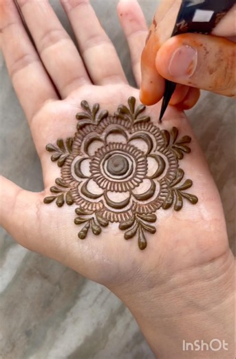 🌿✨Simple and aesthetic mehndi design for beginners#mehndi #henna #viralshort
