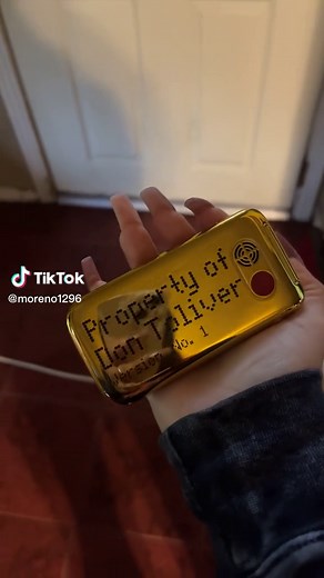 If youve ever gotten a free “obama” phone, have you ever seen this one? 😭😂 #cellphone #trapphone #dontoliver #freephone #grandma #trapfone