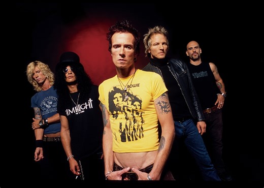 ヴェルヴェット・リヴォルヴァー（Velvet Revolver）『Contraband』がロックシーンに与えた衝撃とは?　レア音源含む20周年記念盤で再考 | Mikiki by TOWER RECORDS