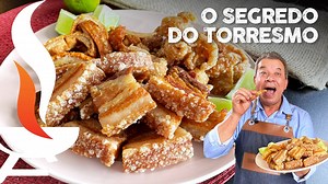 Descubra todos os segredos de como fazer torresmo pururuca crocante sequinho de forma super fácil. Serão 3 formas diferentes de se preparar esse tradicional petisco de buteco. INGREDIENTES - 1kg de barriga suína (panceta) - 1 kg de toucinho - Sal - Pimenta do reino - Limão #pancetta #torresmo #pururuca | Churrasqueadas