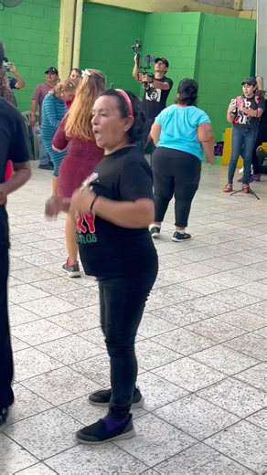 Full ánimo 😎 #shortsviral #baile #salsa #cumbia #shortsfeed #dance #viralvideo #viralreels