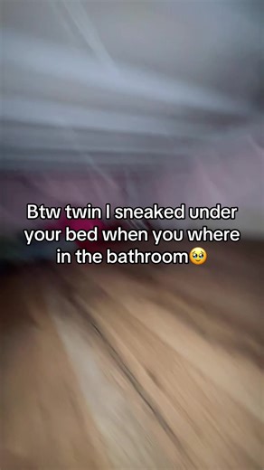 Um under come here and your farts stink @Vaaalerie | japanese bed