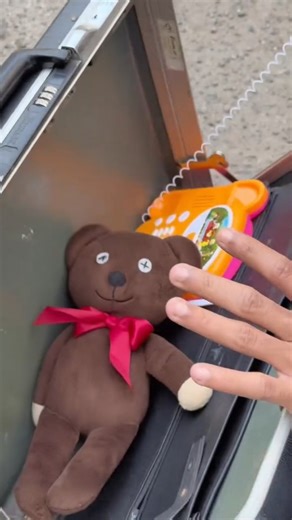 MR.Copy.Bean on Instagram: "Briefcase lock.. . . #mrbean #mrbeanfunnyreel #briefcase #locknlock #mrbeanteddy"