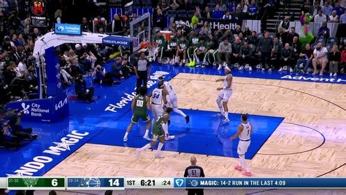 《NBA全场集锦》 又帅又能打！库兹马里突外投连取5分稳住场上局面