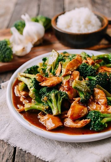 Chicken and Broccoli with Brown Sauce