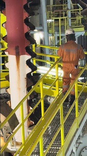 Greasing Jacking leg #rigmove #jackup #roustabout