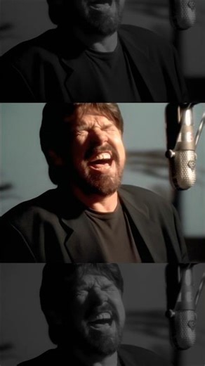 "Here I am on the road again, there I am up on the stage..." #BobSeger #LiveBullet #TurnThePage