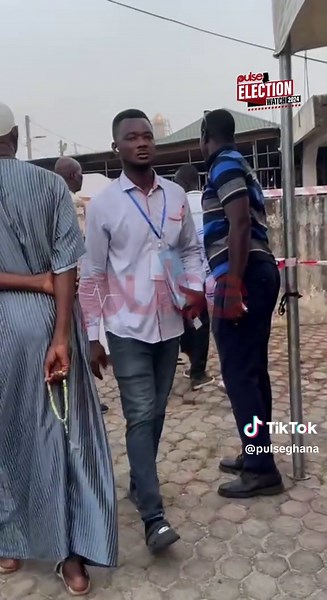 Little disagreement here between party agents at Kasoa Christ for All Mission/Awutu Senya East where they are not settled on where to position the box for the casting #PulseElectionWatch #CountedBytheYouth #PulseElections2024 #Election2024