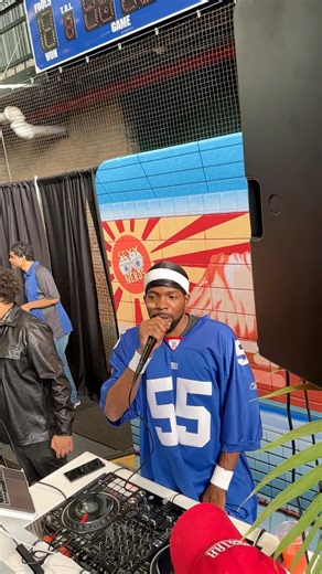 Time traveler promoting his business at Brooklyn Comic Con rafffle. | Time Traveler from 2005