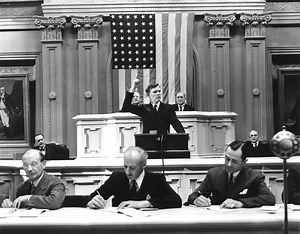 Column: In the early ’30s, Hollywood’s ‘dictator craze’ offered a startling alternative to democracy