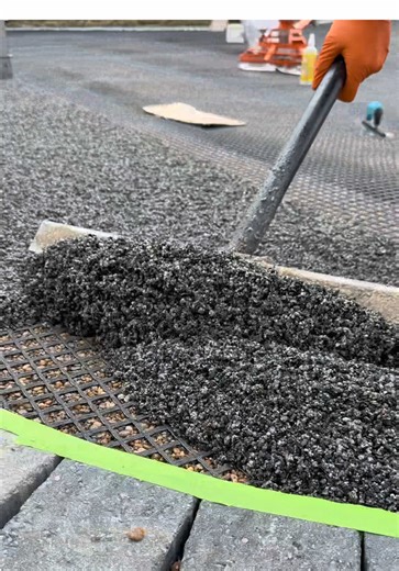 You need to hear this today 🧏‍♂️👆 - ‘Hudson Bay’ blend topping this wonderful driveway 🤩 @Vuba Surfaces #resin #asmr #satisfying #diy #garden