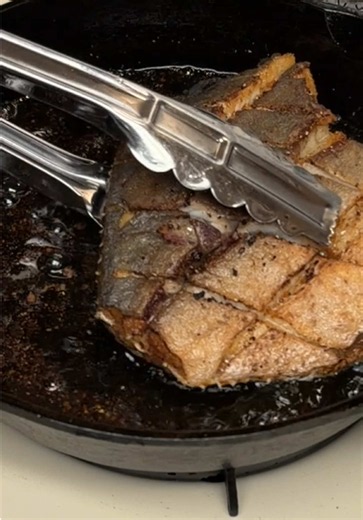 Simple ingredients. Salt, pepper, garlic, and a hot cast iron skillet. Crispy Ecuadorian pompano with flaky, tender meat. Doesn’t need much more than that. #pompano #fish #castironcooking #fry #cooking
