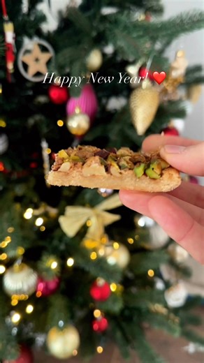 Keto Baklava bars! 🔥🔥 Free & printable recipe is below! 🔥👇 | Family On Keto