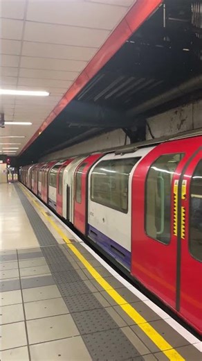 #shorts | Waterloo and City line 1992 stock returning into the depot from Waterloo
