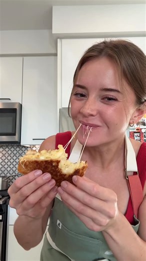 Susi on Instagram: "Mac and cheese grilled cheese!!! This grilled cheese made with full flavor @tillamook Cheese and their new limited-edition Butternaise made all my dreams come true. #TillamookPartner Butternaise sold out in minutes! Missed it? They gave me the recipe to make it on your own: 2 tbsp Tillamook extra creamy unsalted butter, softened 2tbsp mayo (organic Kewpie recommended) pinch of Spiceology Fry Seasoning"