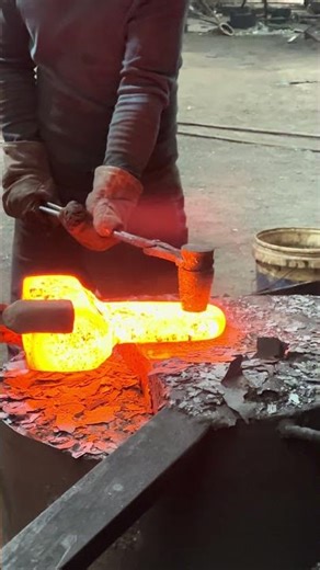 Inside the forging factory Free Forging Steel the Hard Way forging #machine #manufacture #blacksmith