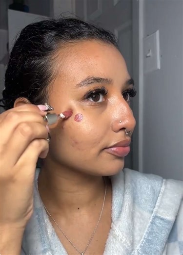 I love doing my makeup 🎀 @Thayers - blemish Clearing Pads @rhode skin - Glazing Milk , Glazing Mist @Drunk Elephant - D Bronzi Drops @U Beauty Skincare - The Super Hydrater @e.l.f. Cosmetics - Power Grip Primer, Camo Concealer (Medium Warm), Clear Brow Gel @Kylie Cosmetics - Skin Tint (4WN) @Saie - Dew Bronze (Swim) @Rare Beauty - Soft Pinch Liquid Blush (Resilience) , Concealer Brush @Kulfi - Hydrating Concealer (Pome Pome) @Valentino.Beauty - Very Valentino Concealer (MN4) @Huda Beauty - Back