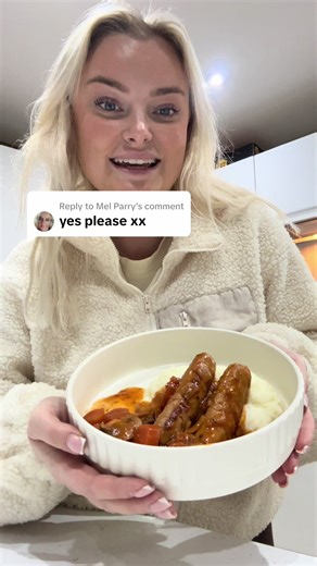 Replying to @Mel Parry meals to feed the family for less than a fiver! 🙌🏻💷 #mealsonabudget #mealsforless #budgetmeals #familymeals #sausagecasserole