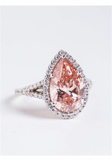 ⭐ Perfect Pear Cuts 🍐 Fall in love with pear-cut lab-grown diamonds. This cut elongates the finger and gives major sparkle in any setting, from solitaires to three-stone engagement rings to hidden halos. This trending diamond shape is the perfect choice for someone who wants something unique yet classic. A little blend of vintage romance with modern elegance. 💍 #pearcutdiamond #pearshapedengagementring #labgrowndiamonds #engagementringinspo