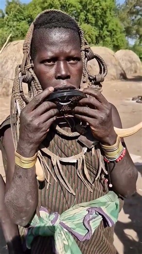 ​A rare and fascinating glimpse into the unique traditions of the Mursi tribe#MursiTribe #Ethiopia#