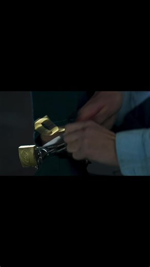 @El Bere Bere Enemigo íntimo - Temporada 2 Episodio 48/60 #🇭🇳Walter La guerra entre Roxana y Alejandro se intensifica y llega a límites insospechados. Pero el surgimiento de un enemigo común los obliga a unirse, a encontrar en esa relación que tuvieron de niños la fuerza que les permita vencer. Título alternativo Enemigo Íntimo Episodios 60/60 Calidad alta definición Tipo: Serie | Año: 2020 Género: Acción|Crimen|Drama|Telenovela|Suspense Actores: Aitor Luna|Amaranta Ruiz|Arturo García Tenorio|