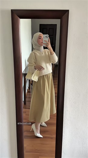 Long khaki skirt ideas: flowy OOTD styling