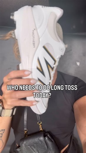 YOU DO 😘 comment “long toss” if you need any more assistance with drills and shenanigans for long toss 🤪 . But anyways —-> go do your long toss today! #paisleyspitching #pitchers #softball #pitchers #pitcher | Paisleys Pitching