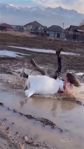 wedding girl in mud 🤣🤣🤣🤣 oops moment ... #muddy #mud #fun #wedding