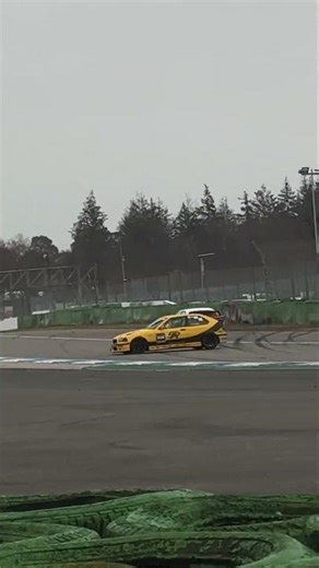 Der BMW 318ti will doch nur Tanzen #318ti #bmw #hockenheimring