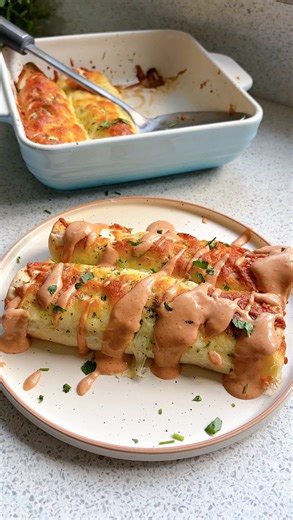 30 DAYS OF HEALTHY 20 MINUTE RECIPES Day 17| cheeseburger enchiladas 🥵 A speedy 20-minute midweek meal idea and great for meal prep, with all the cheeseburger flavours and a banging burger sauce to drench over 😮‍💨 Macros 461 calories 41gP / 16gF / 37gC Serves: 4 Shopping list 🛒 500g Beef mince, 5% fat 2 tsp paprika 1 tsp garlic granules 1 Beef stock cube Salt & pepper 3 tbsp Tomato ketchup 1 tbsp Tomato puree, heaped 2 tsp English mustard 70g Philadelphia light 8 Mini tortilla wraps 40g Shre