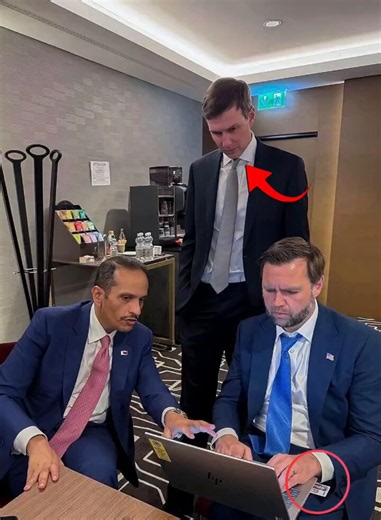 JD Vance 和他所代表的以 Peter Thiel 为首的硅谷右翼都认为美国的战略重心不在中东而是在亚太。这也是为什么他们宁愿和以色列翻脸也要促成美伊协议。毕竟那片沙漠里还没有人和他们竞争 AI 霸权。