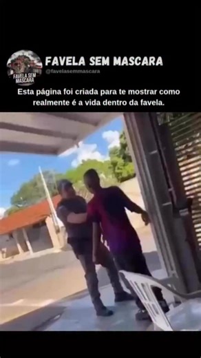 Ladrões Cancelados 🚷 on Instagram: "日本利用压电瓷砖将脚步转化为电能。这些瓷砖捕捉来自你脚步的动能。当你行走时，你的重量和动作会对瓷砖产生压力。瓷砖会轻微弯曲，从而产生机械应力。瓷砖内部的压电材料将这种应力转化为电能。每一步都会产生少量电荷而数百万步结合在一起就能产生足够的电力来驱动LEDF、数学显果屏和传感器。 eal Jepang menggunakan ubin bertekanan untuk mengubah langkah kaki menjadi listrik. Ubin ini menangkap energi kinetik dari langkah kaki Anda. Saat Anda berjalan, berat dan gerakan Anda akan memberi tekanan pada ubin. Ubin akan sedikit bengkok, menghasilkan tekanan mekanis. Bahan tekanan di dalam ubin mengubah tekanan ini